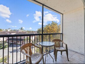 8005 Lake Dr in Doral, FL - Building Photo - Building Photo