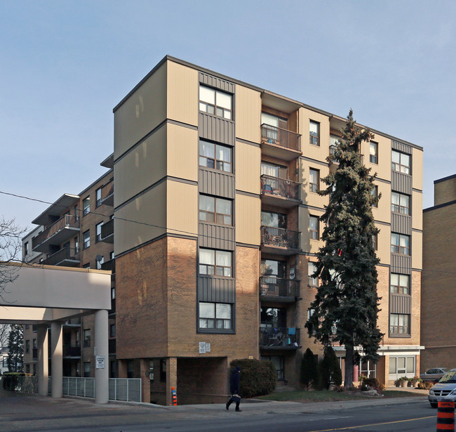 412 Eglinton Ave E in Toronto, ON - Building Photo - Building Photo