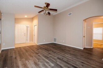 504 Cape Cod Cir in Valrico, FL - Building Photo - Building Photo