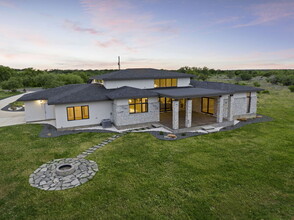 583 Comanche Creek Rd in Round Mountain, TX - Building Photo - Building Photo