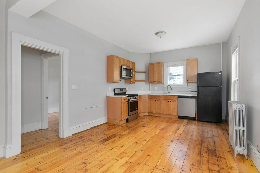 103 Summer St, Unit 3 in Somerville, MA - Building Photo