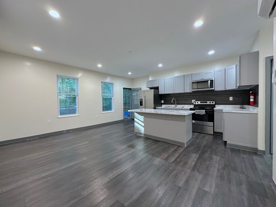 405 Liberty St in Newburgh, NY - Building Photo