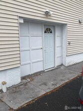 92 Holly Rd in Woodbridge Township, NJ - Building Photo - Building Photo