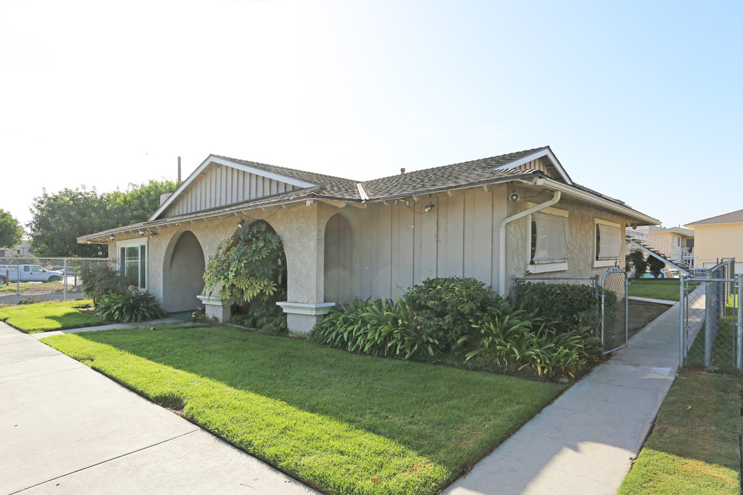 7232 Heil Ave in Huntington Beach, CA - Building Photo