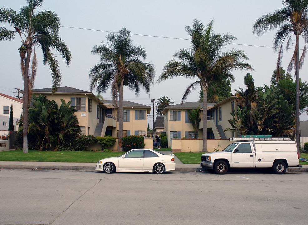 Las Palmas Apartments in Oxnard, CA - Building Photo