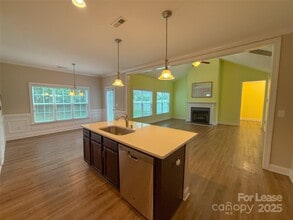 128 Coral Rutledge Dr in Mount Holly, NC - Building Photo - Building Photo