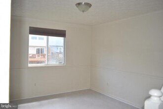 3855 Sunny Brook Ct in Woodbridge, VA - Foto de edificio - Building Photo