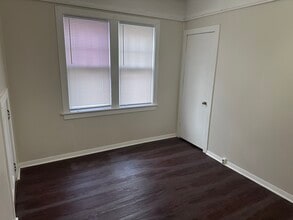 53 Hoffman St, Unit Apartment B in Elmira, NY - Foto de edificio - Building Photo