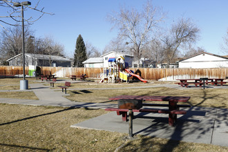 Waterview on the Parkway Apartments in Thornton, CO - Foto de edificio - Building Photo