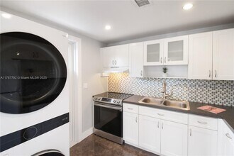 531 NW 62nd Ave in Miami, FL - Building Photo - Building Photo