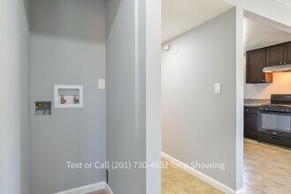 5956 Streamview Dr in San Diego, CA - Building Photo - Building Photo