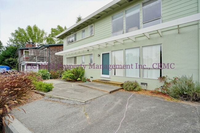 property at 6 Eden Ln