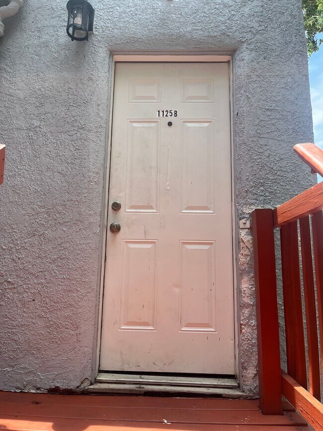 1125 S Ridgewood Ave in Daytona Beach, FL - Building Photo - Building Photo