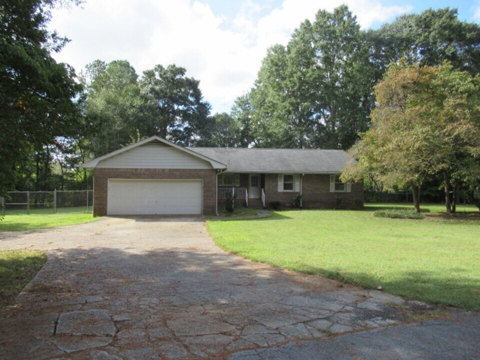 145 Ho Lynn Trail in Carrollton, GA - Building Photo