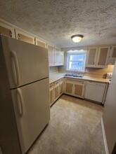 2220 Kings Gate Cir, Unit Apt c in Snellville, GA - Foto de edificio - Building Photo