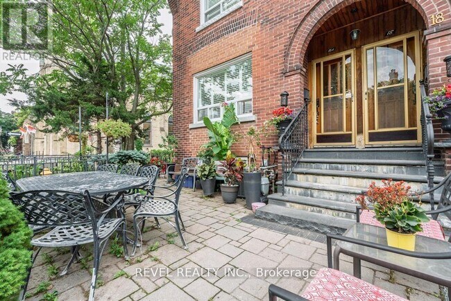 16 A Denison BSMT Ave in Toronto, ON - Building Photo - Building Photo