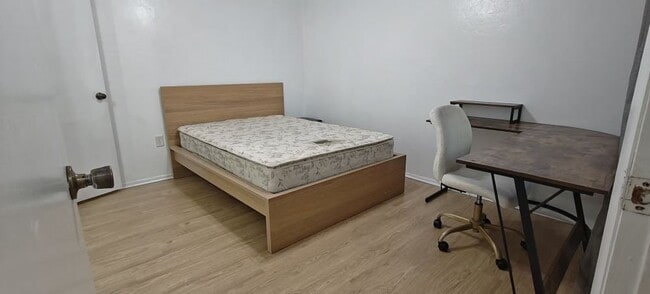 4000 SW 23rd St, Unit Unit 4-207