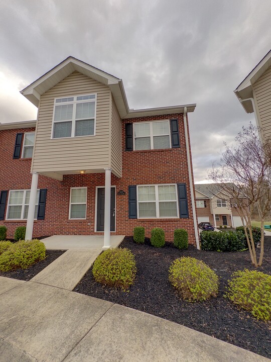 3049 Sunny Creek Way in Knoxville, TN - Foto de edificio