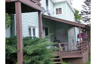 12 Geno Ave in Rutland, VT - Foto de edificio - Building Photo