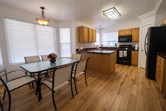 991 N 2100 W in Saint George, UT - Foto de edificio - Building Photo