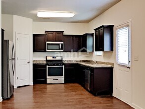 350 Scotland Dr in Dallas, GA - Foto de edificio - Building Photo