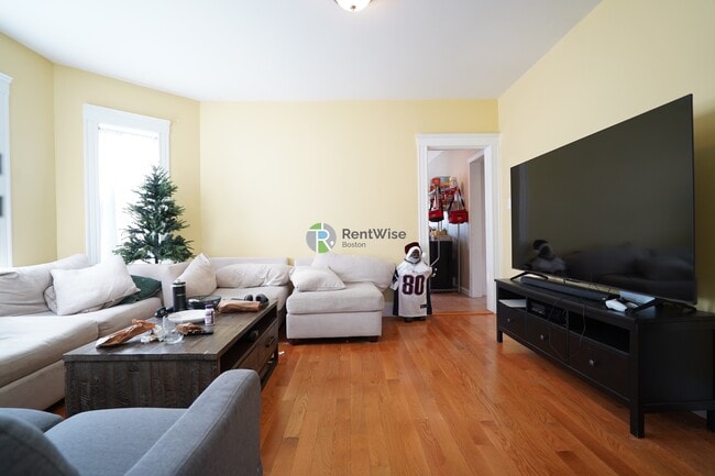 52 Pearson Rd in Somerville, MA - Foto de edificio - Building Photo