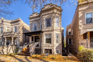 2453 N Mozart St in Chicago, IL - Building Photo