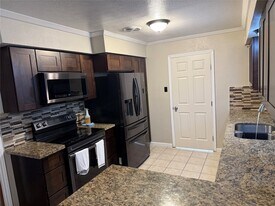 2206 Palomar St in Baytown, TX - Building Photo