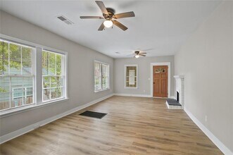 556 Holly St NW in Atlanta, GA - Building Photo - Building Photo
