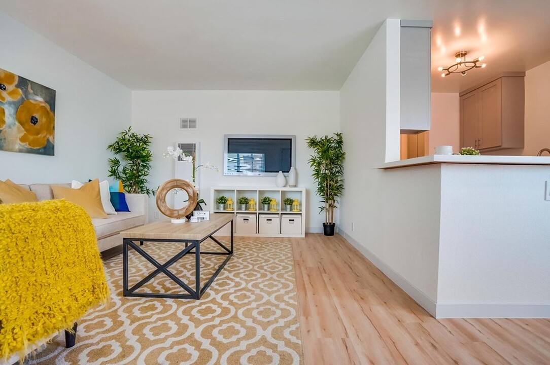 359 E Esther St, Unit 06 in Long Beach, CA - Foto de edificio