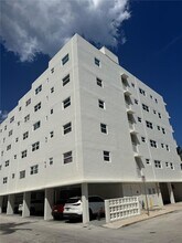901 S Surf Rd in Hollywood, FL - Building Photo - Building Photo
