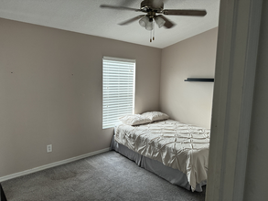 1242 Beckenham Way in Wesley Chapel, FL - Foto de edificio - Building Photo
