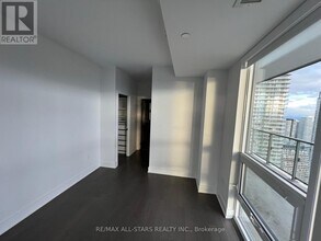 955 Bay St. in Toronto, ON - Building Photo - Building Photo