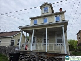 612 W Garrison St in Bethlehem, PA - Building Photo