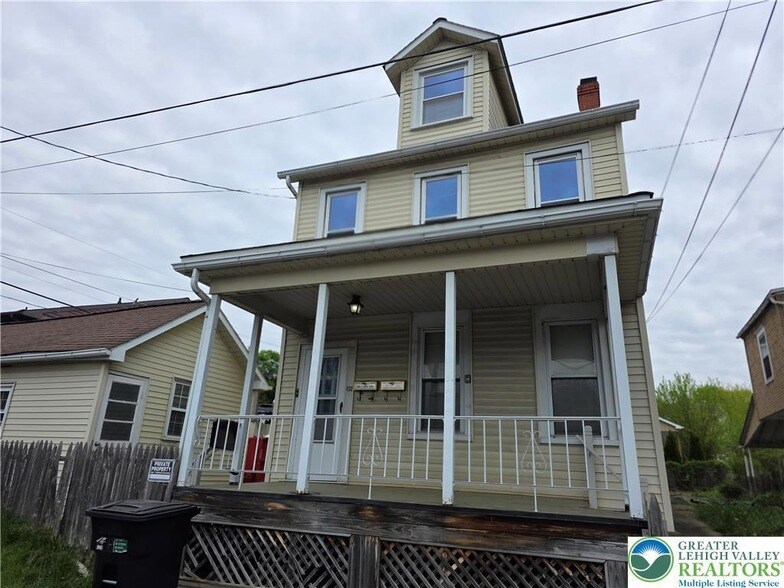 612 W Garrison St in Bethlehem, PA - Building Photo