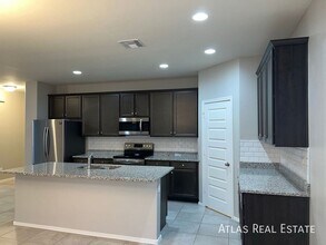 18660 W Robin Ln in Surprise, AZ - Building Photo - Building Photo