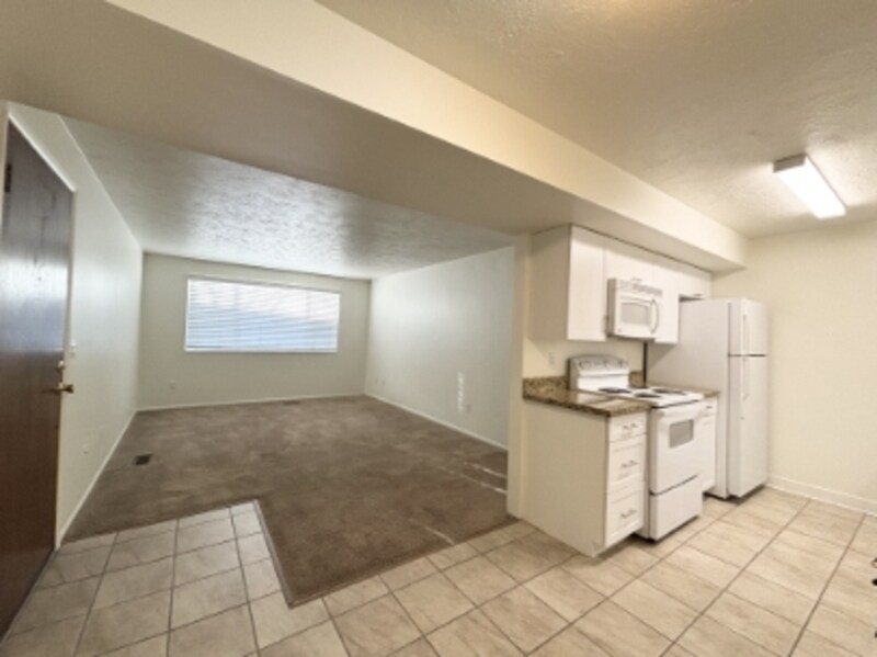 4770 S Bonair St in Holladay, UT - Building Photo