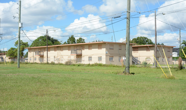 Peppertree Shores Apartments in Orlando, FL - Building Photo - Building Photo