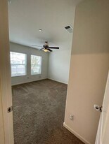 5567 W Flint Way in Fresno, CA - Building Photo - Building Photo