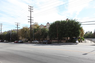 21054 Parthenia St in Canoga Park, CA - Building Photo - Building Photo