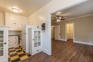 Chapman Court Apartments in Portland, OR - Building Photo