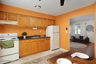 96 East Ave in Atlantic Highlands, NJ - Building Photo - Building Photo