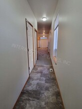 3823 NE 79th Ave in Portland, OR - Building Photo - Building Photo
