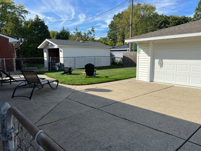 21223 Crane Ct in St. Clair Shores, MI - Building Photo - Building Photo