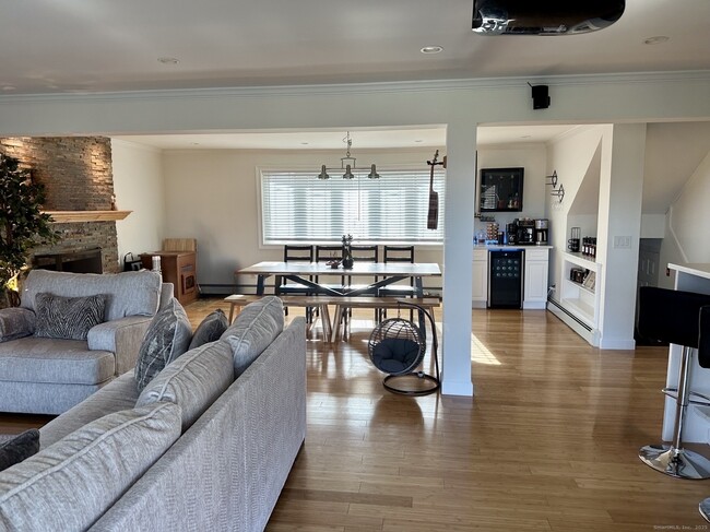 72 Carson Ave in Wethersfield, CT - Building Photo - Building Photo