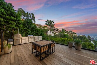 8800 Hollywood Blvd in Los Angeles, CA - Building Photo - Building Photo