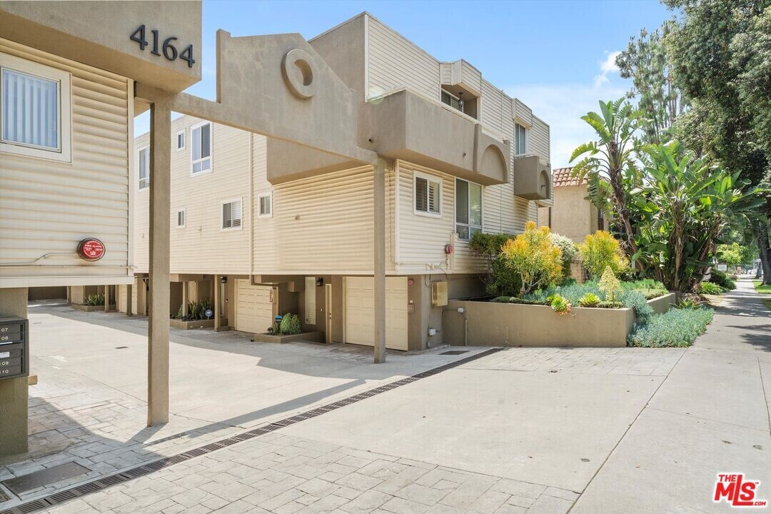 4164 Tujunga Ave in Los Angeles, CA - Building Photo