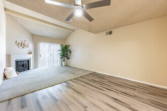 Crown Point Apartments in West Covina, CA - Foto de edificio - Interior Photo