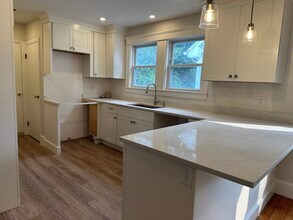25-27 Charlotte Rd-Unit -2 in Waltham, MA - Building Photo - Building Photo