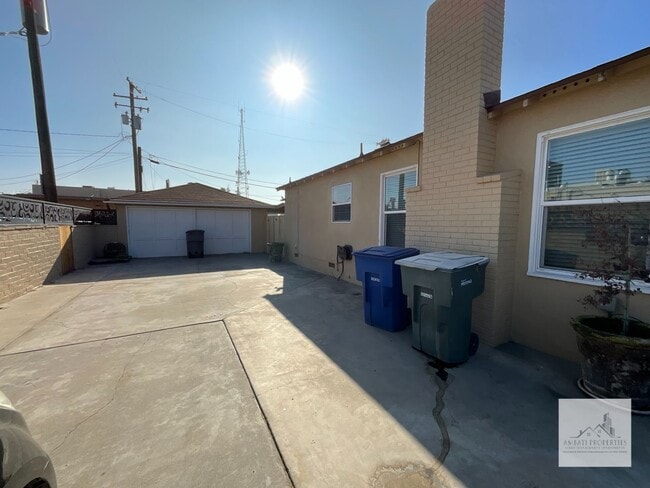 3074 E Terrace Ave in Fresno, CA - Building Photo - Building Photo
